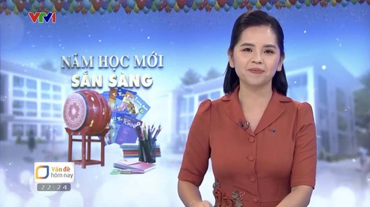 Nu phong vien VTV dung cam tac nghiep giua sieu bao Yagi-Hinh-10