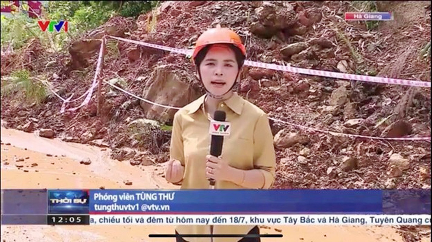 Nu phong vien VTV dung cam tac nghiep giua sieu bao Yagi-Hinh-3