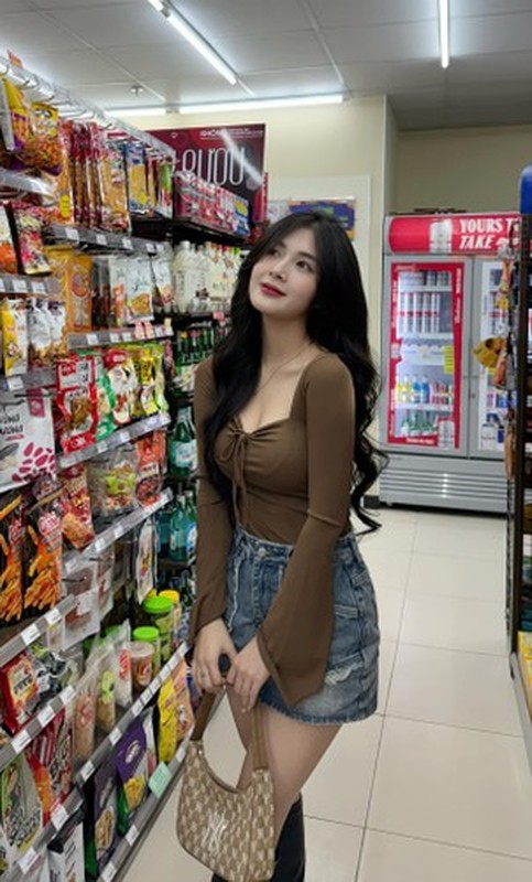 Quynh Alee khoe anh cosplay goi cam, netizen nhan xet 