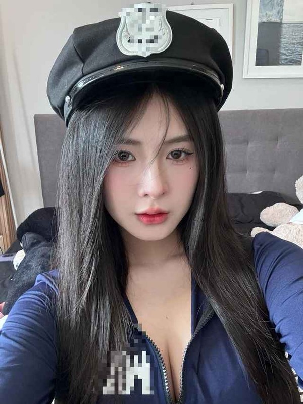 View - 	Quỳnh Alee khoe ảnh cosplay gợi cảm netizen nhận xét quá lố