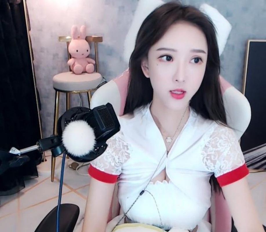 Nhan loi de nghi khiem nha, nu streamer 