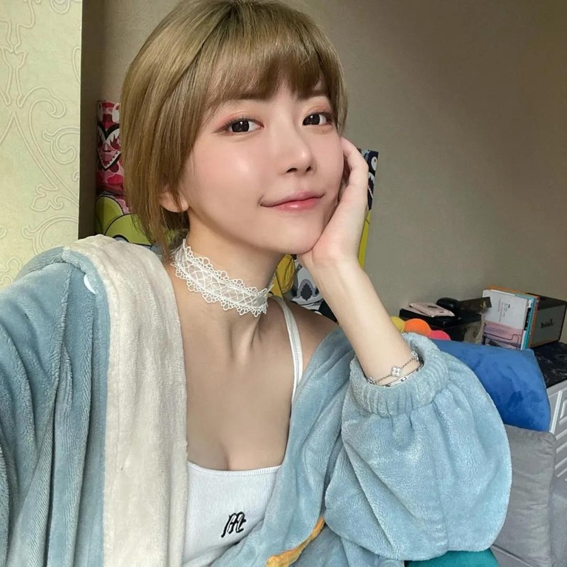 Nhan loi de nghi khiem nha, nu streamer 