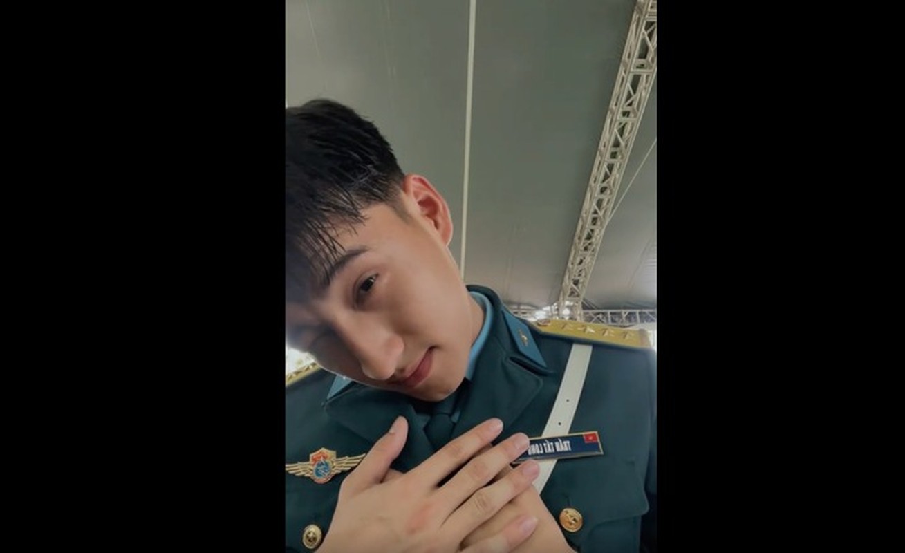 Hot boy quan nhan Tran Tat Long tang follower 