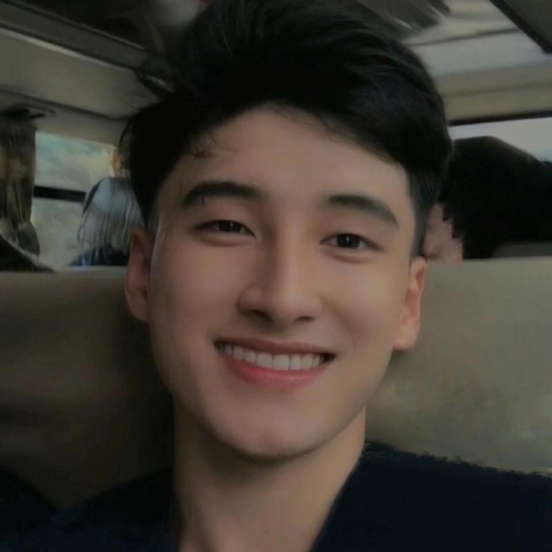 Hot boy quan nhan Tran Tat Long tang follower 