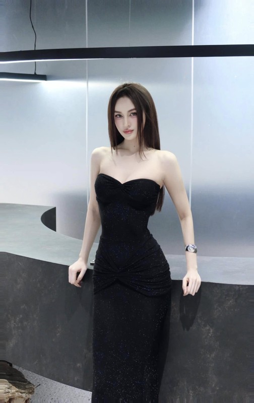 Gai xinh E De H'Duyen Bkrong dien bikini khoe body 