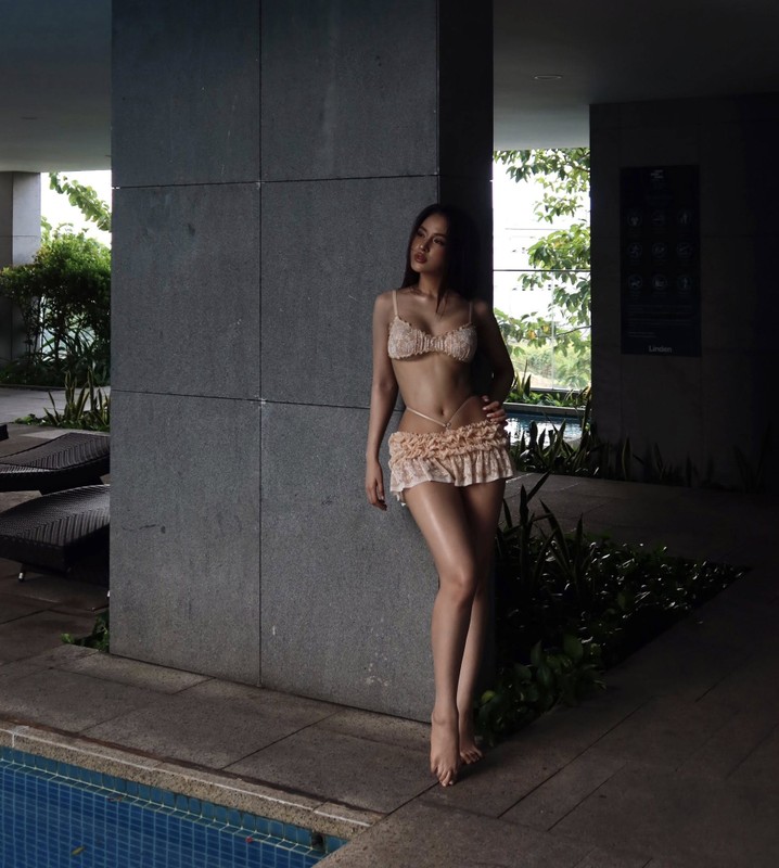 Gai xinh E De H'Duyen Bkrong dien bikini khoe body 