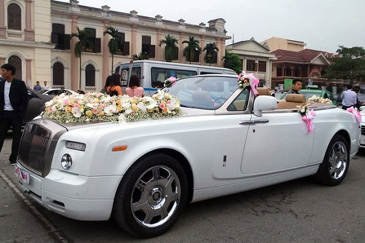 Choang voi sieu xe Rolls-Royce 30 ty ruoc dau tai Nam Dinh