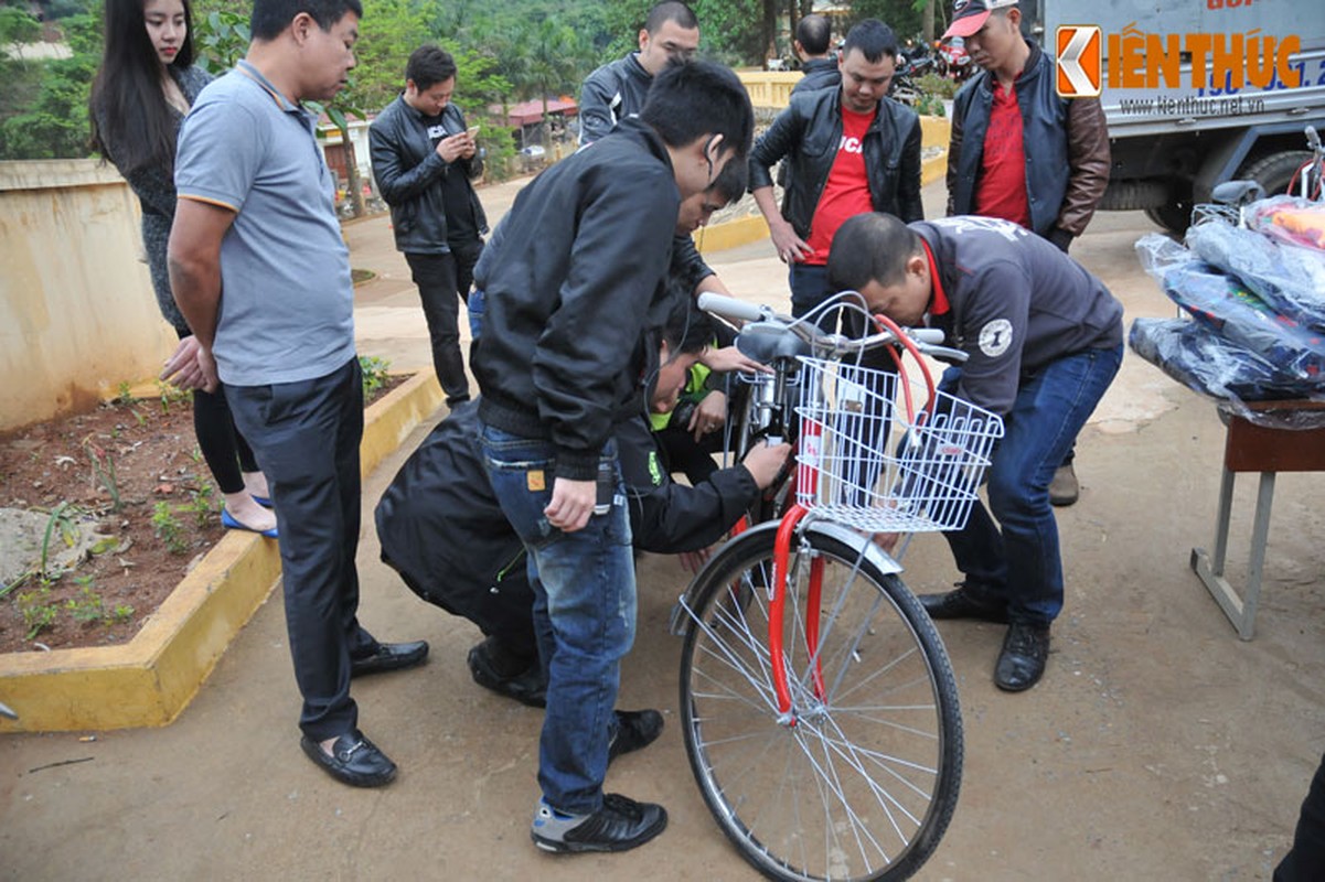 Dan moto Ducati treo deo, loi suoi thien nguyen Son La-Hinh-13