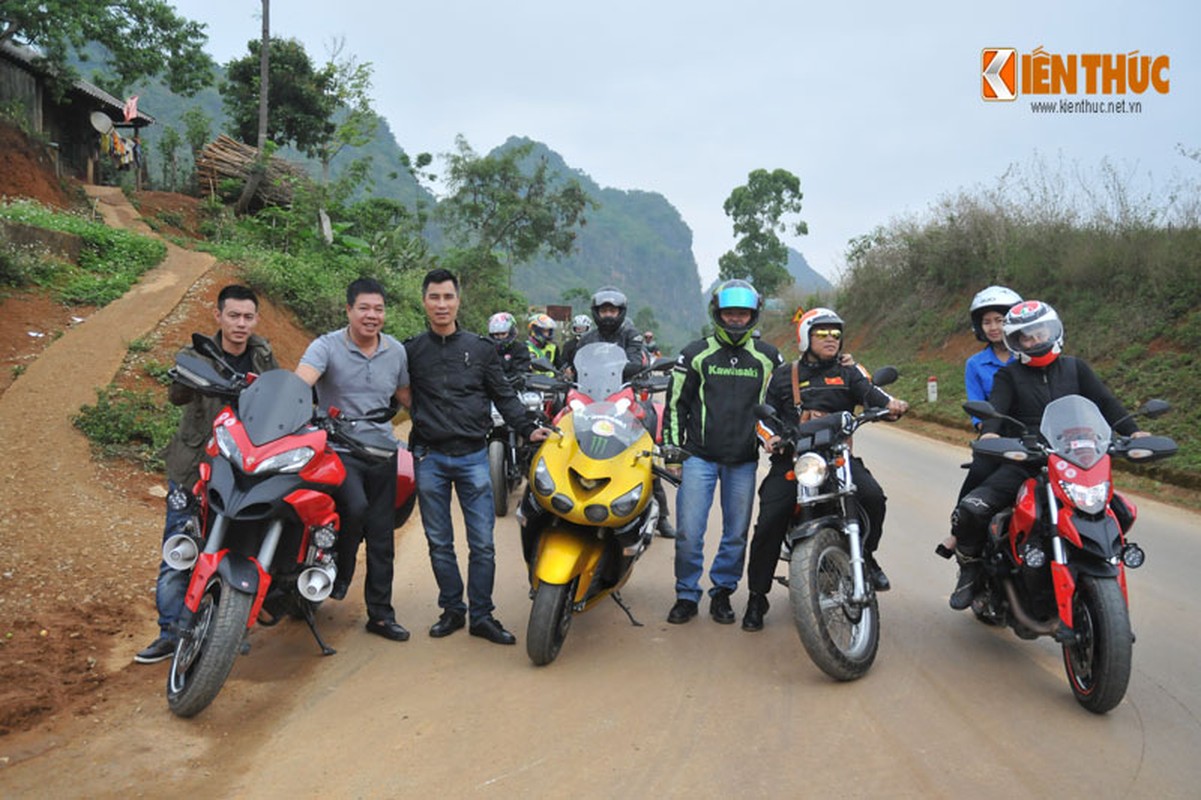 Dan moto Ducati treo deo, loi suoi thien nguyen Son La-Hinh-20