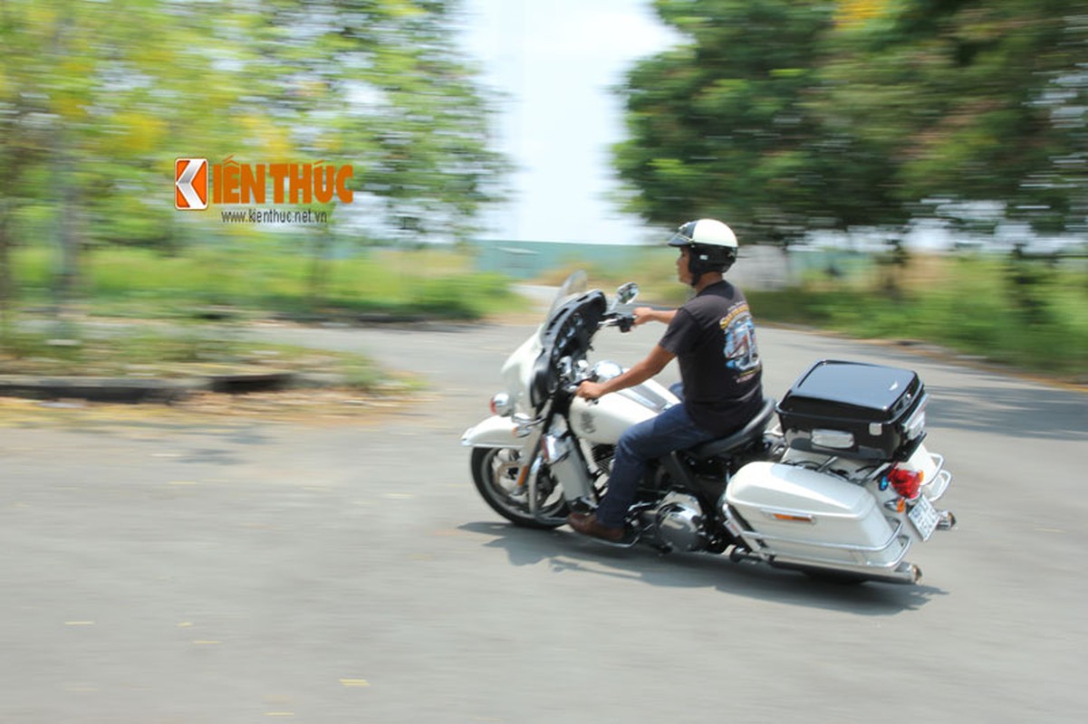 Soi cap doi Harley touring tien ty chinh hang tai Viet Nam-Hinh-6