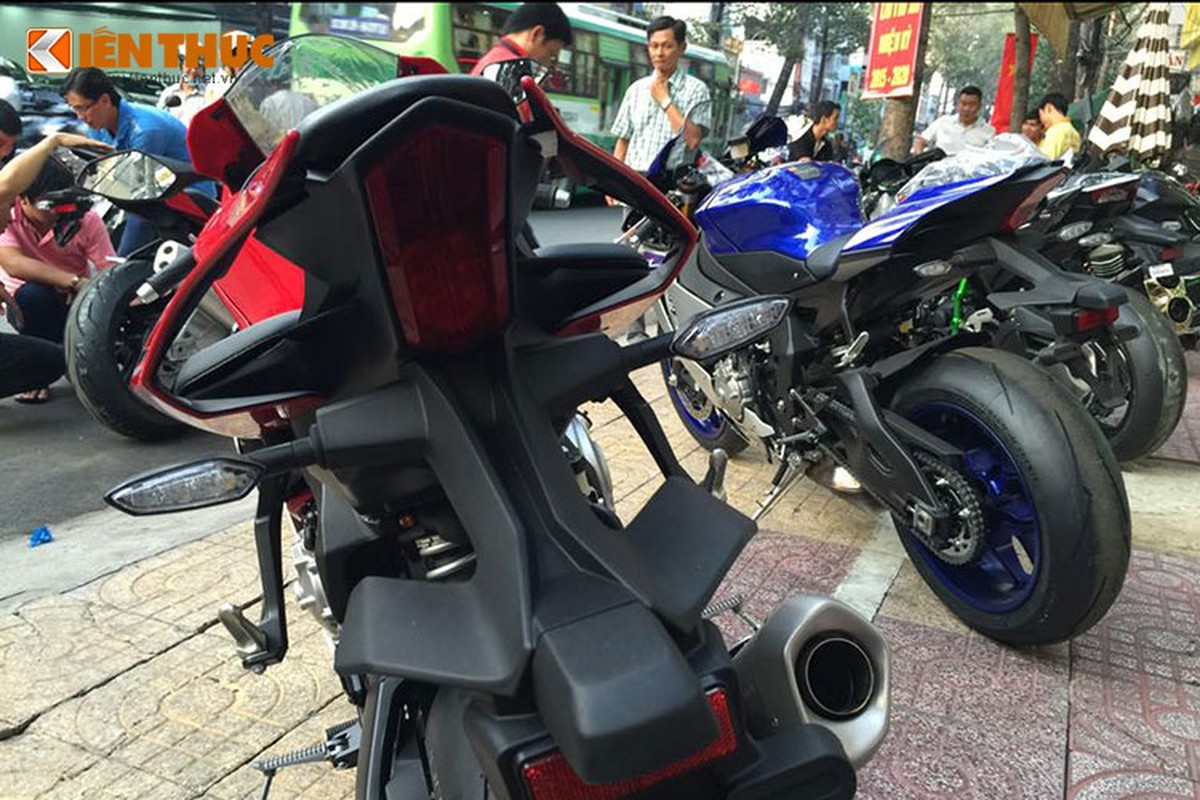 Cap doi sieu moto Yamaha YZF-R1 2015 