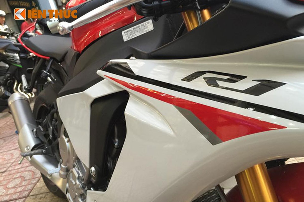 Cap doi sieu moto Yamaha YZF-R1 2015 