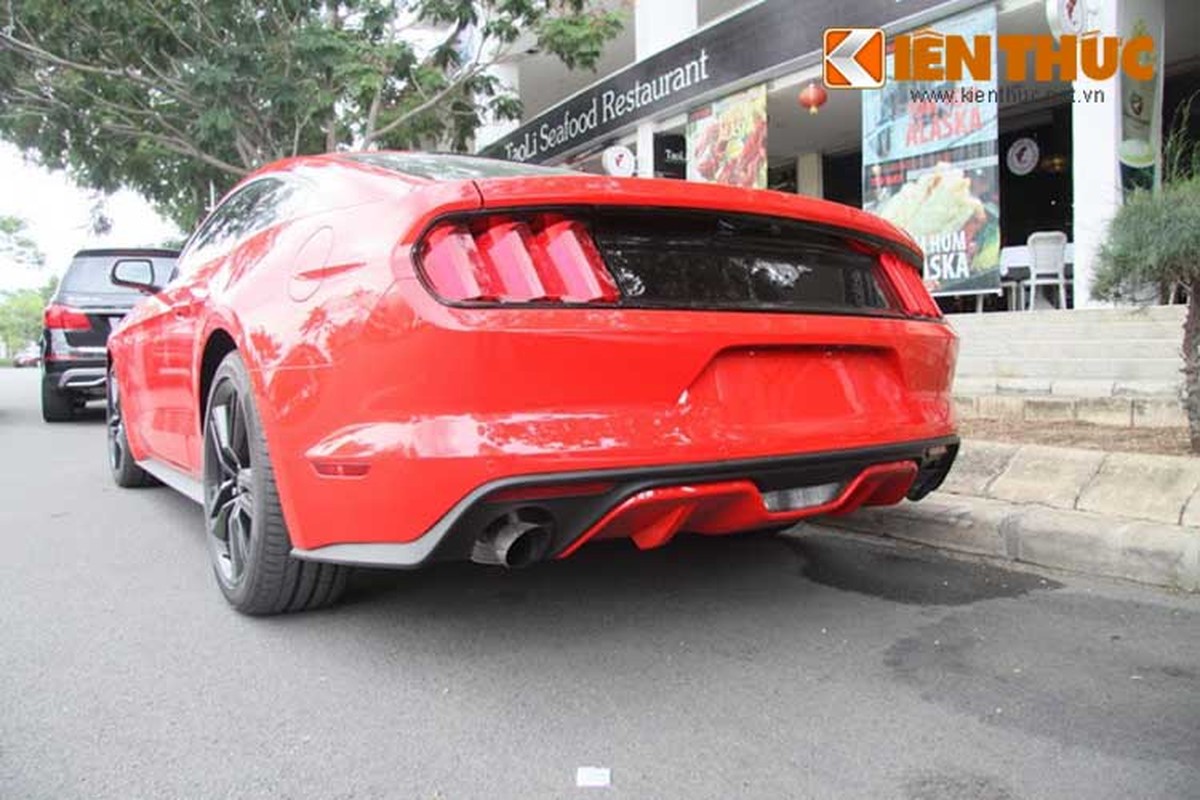 Xe co bap Ford Mustang 2015 vua ve Viet Nam co gi 