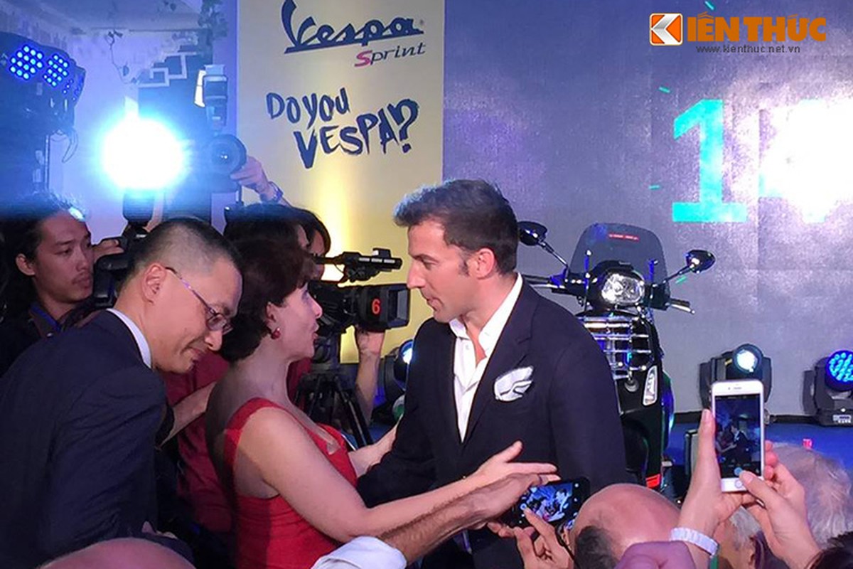 Ha Noi, “doc ban” Vespa Sprint-DelPiero dau gia duoc 350 trieu-Hinh-2