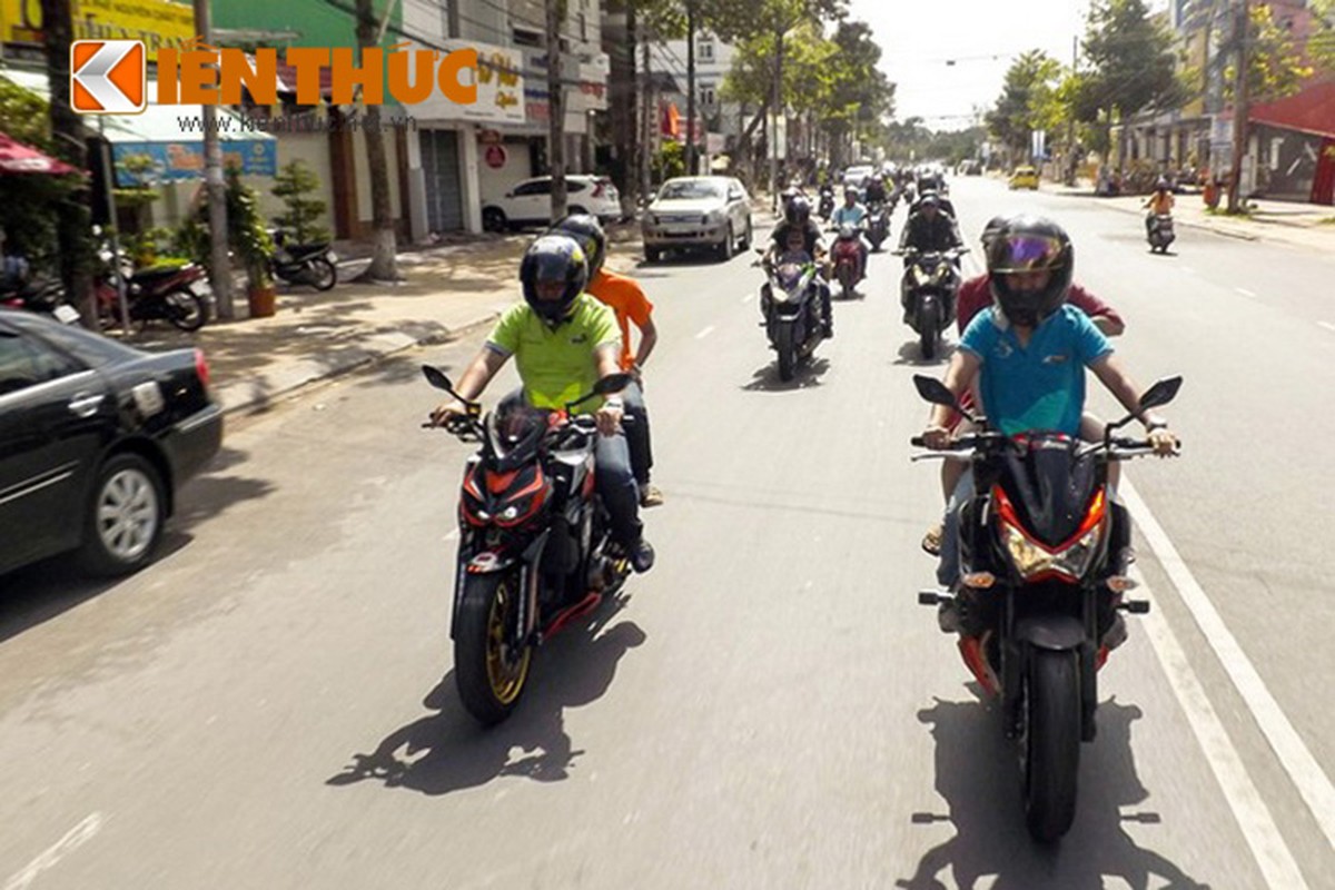 Hang chuc chiec Kawasaki Z1000 lan banh ve mien Tay-Hinh-6