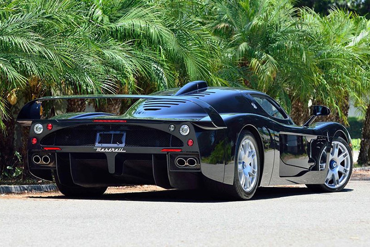 Dau gia chiec Maserati MC12 