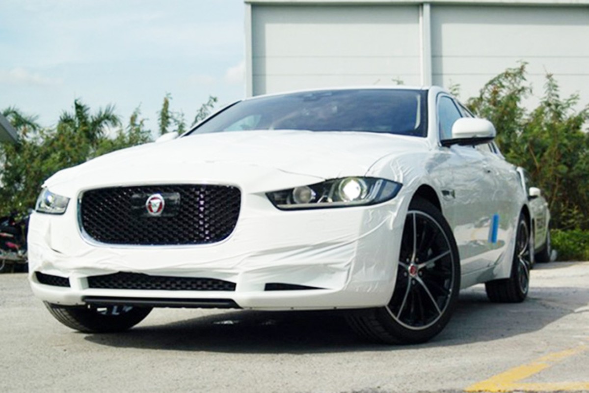 Sedan hang sang Jaguar XE 2015 dau tien cap ben Viet Nam-Hinh-13