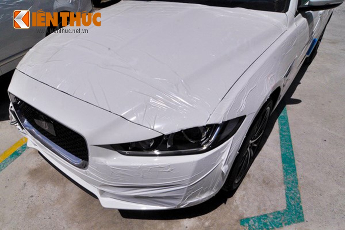 Sedan hang sang Jaguar XE 2015 dau tien cap ben Viet Nam-Hinh-2