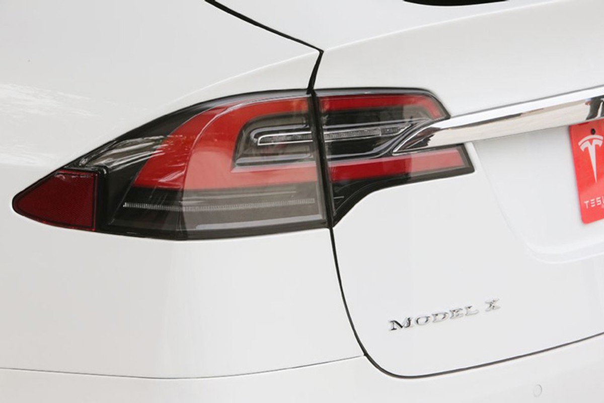 Can canh sieu SUV chay dien Tesla Model X 2016-Hinh-8