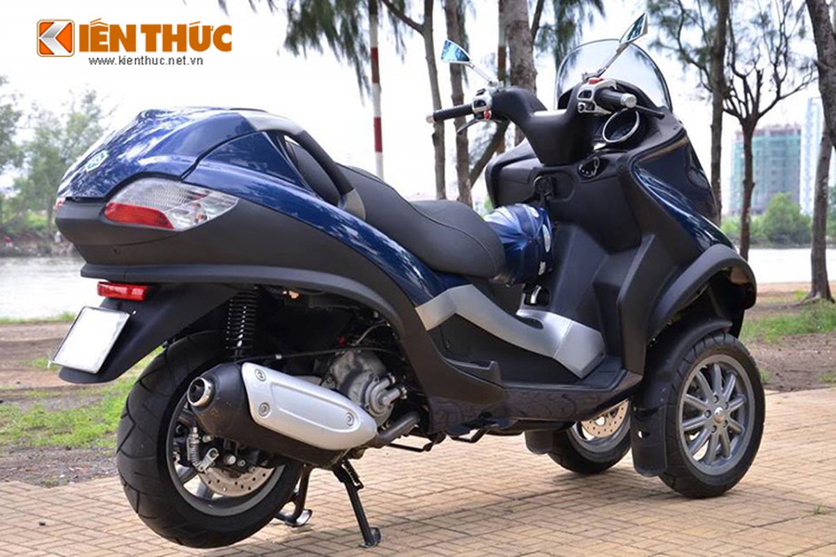 Moto PKL 3 banh Piaggio MP3 250 lan banh tren pho Viet-Hinh-8