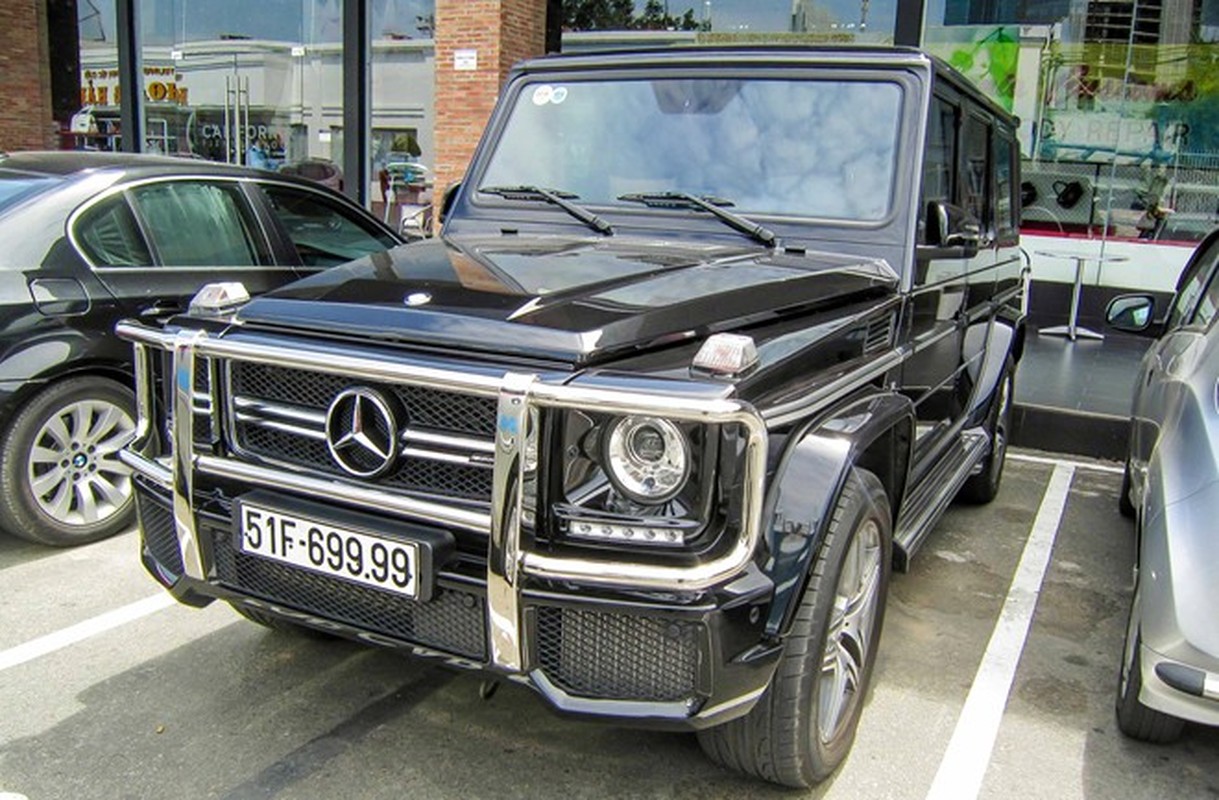 Mercedes G63 gia hon 7 ty lan banh tren pho Sai Gon