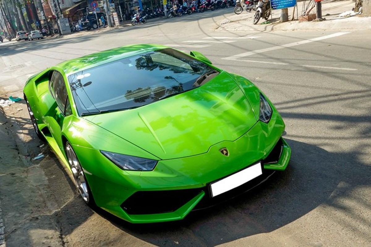 Lamborghini Huracan gia 13 ty uong 