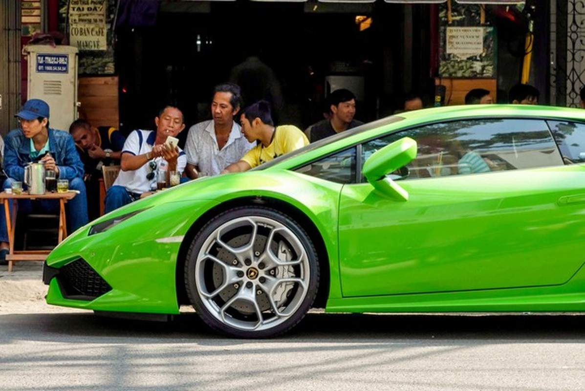 Lamborghini Huracan gia 13 ty uong 