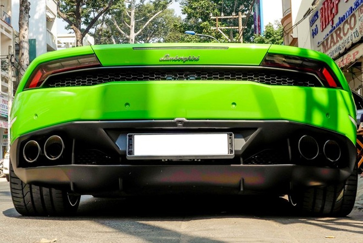 Lamborghini Huracan gia 13 ty uong 