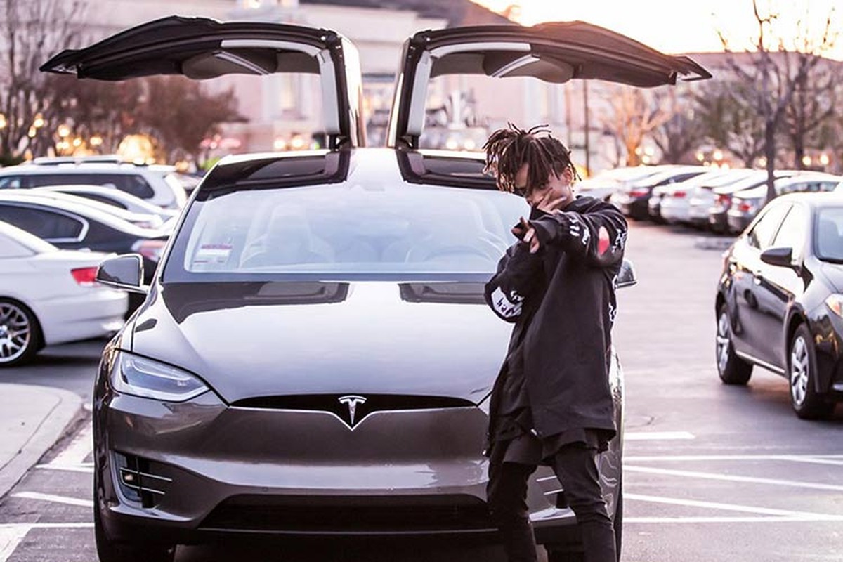 “Cau be Karate” tau sieu xe dien Tesla Model X