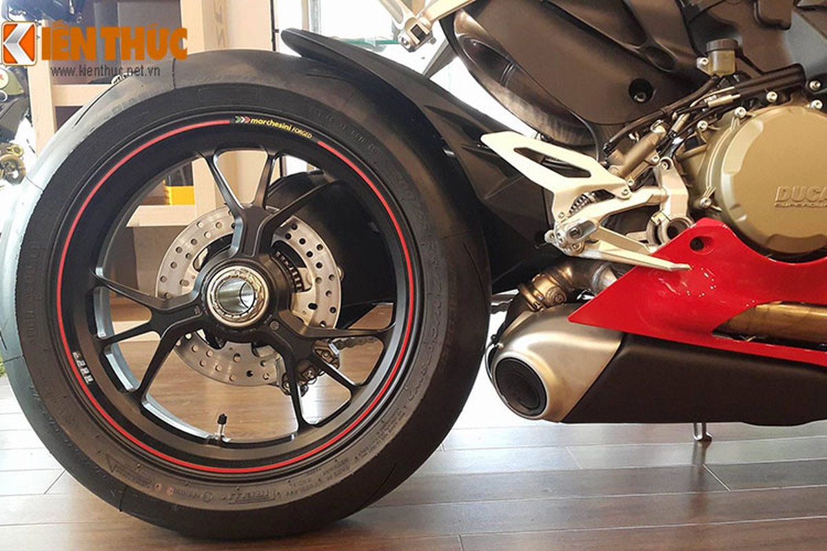 Sieu moto Ducati 1299 Panigale chinh hang ve VN gia 1,2 ty-Hinh-11