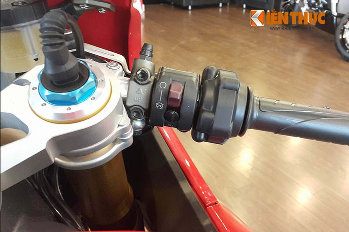 Sieu moto Ducati 1299 Panigale chinh hang ve VN gia 1,2 ty-Hinh-8