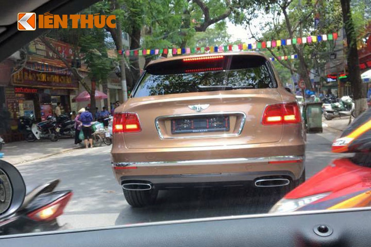 Sieu xe Bentley Bentayga ve tay dai gia Ha Noi gia 27 ty-Hinh-2