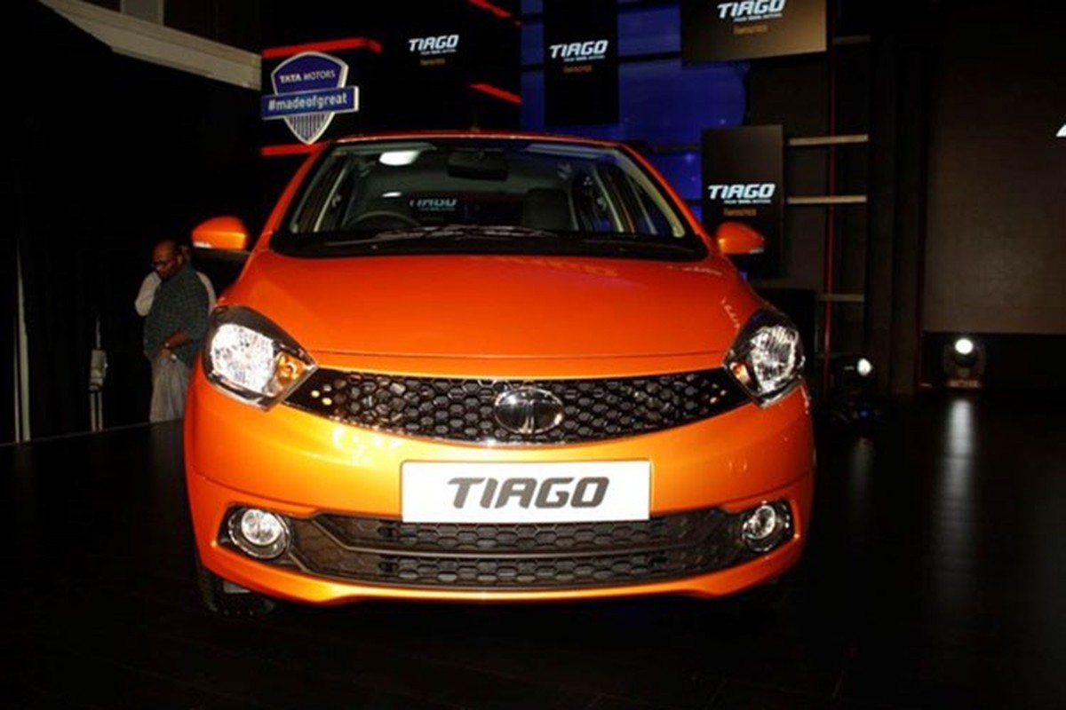 Hatchback Tata Tiago gia 100 trieu dong 