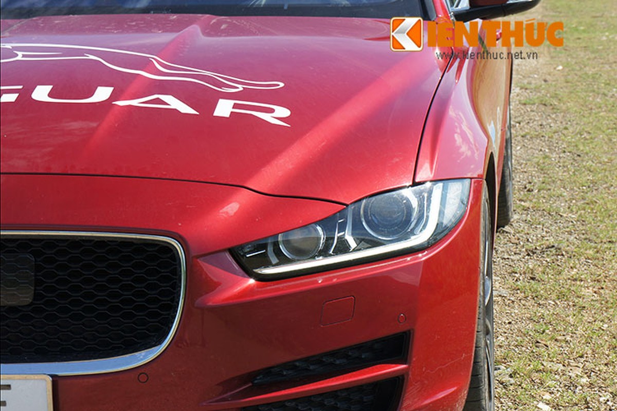 Cam lai xe sang Jaguar XE hon 2 ty tai Viet Nam-Hinh-5