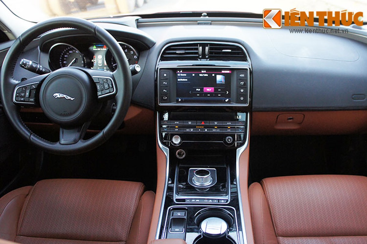 Cam lai xe sang Jaguar XE hon 2 ty tai Viet Nam-Hinh-9