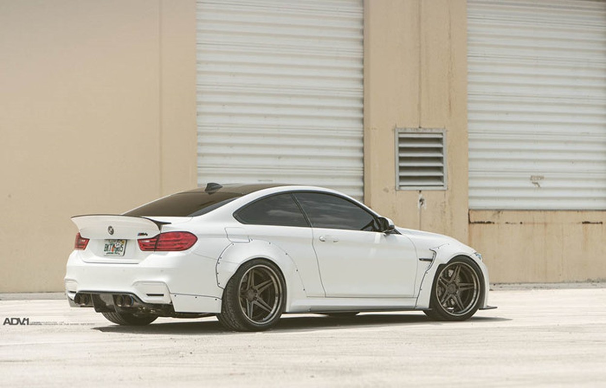 BMW M4 do widebody Liberty Walk 