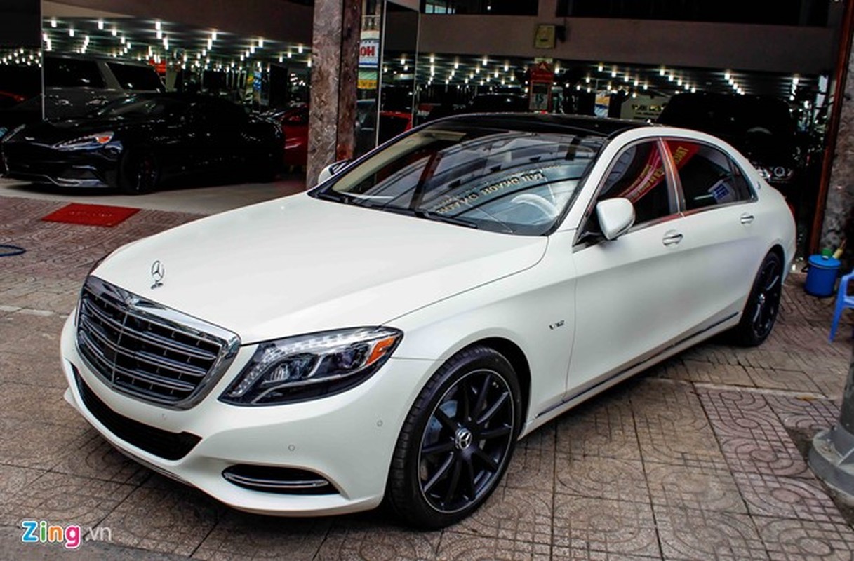 Xe sieu sang Mercedes Maybach S600 trang mo do mam o Sai Gon-Hinh-2