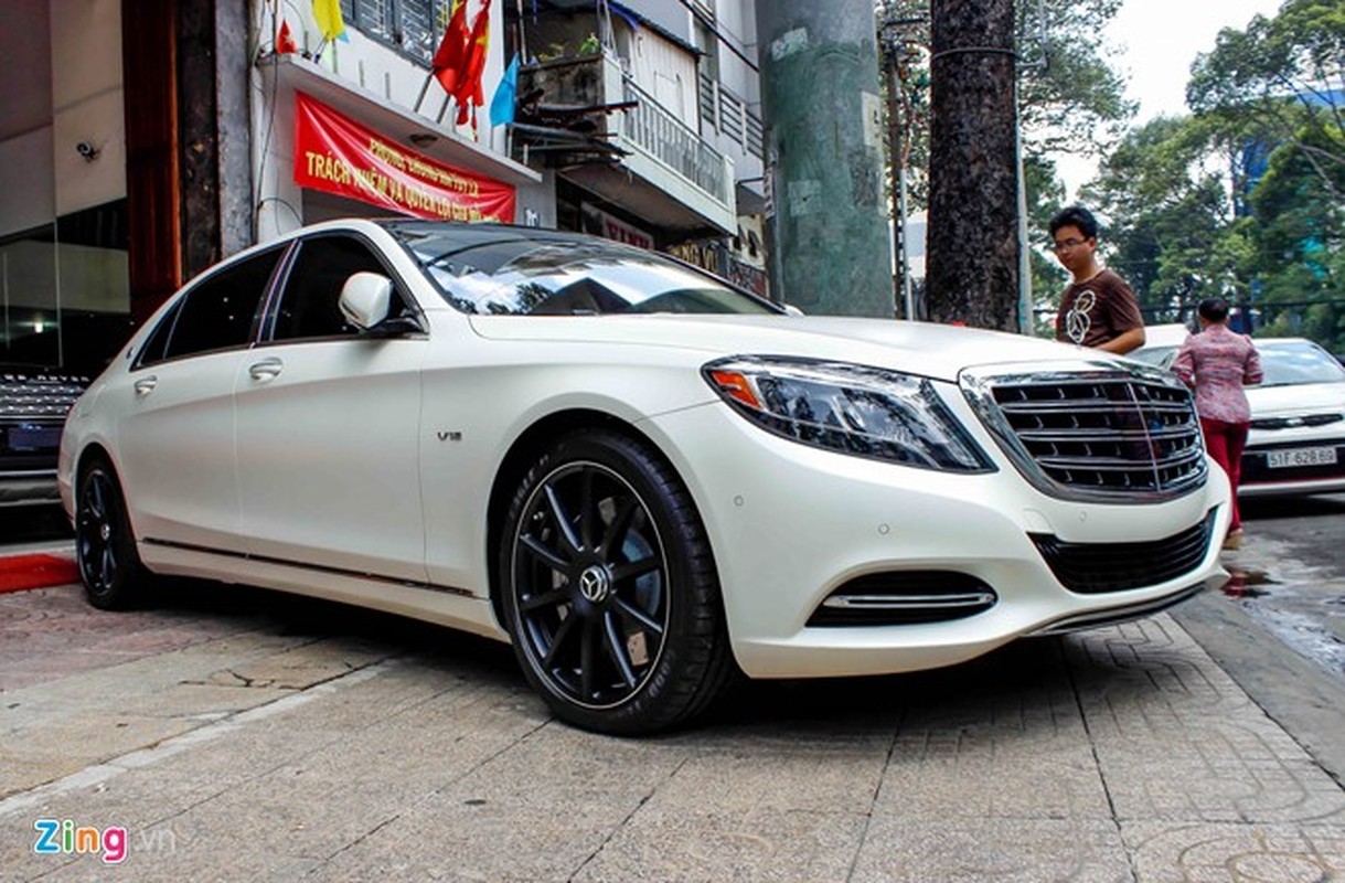 Xe sieu sang Mercedes Maybach S600 trang mo do mam o Sai Gon-Hinh-3