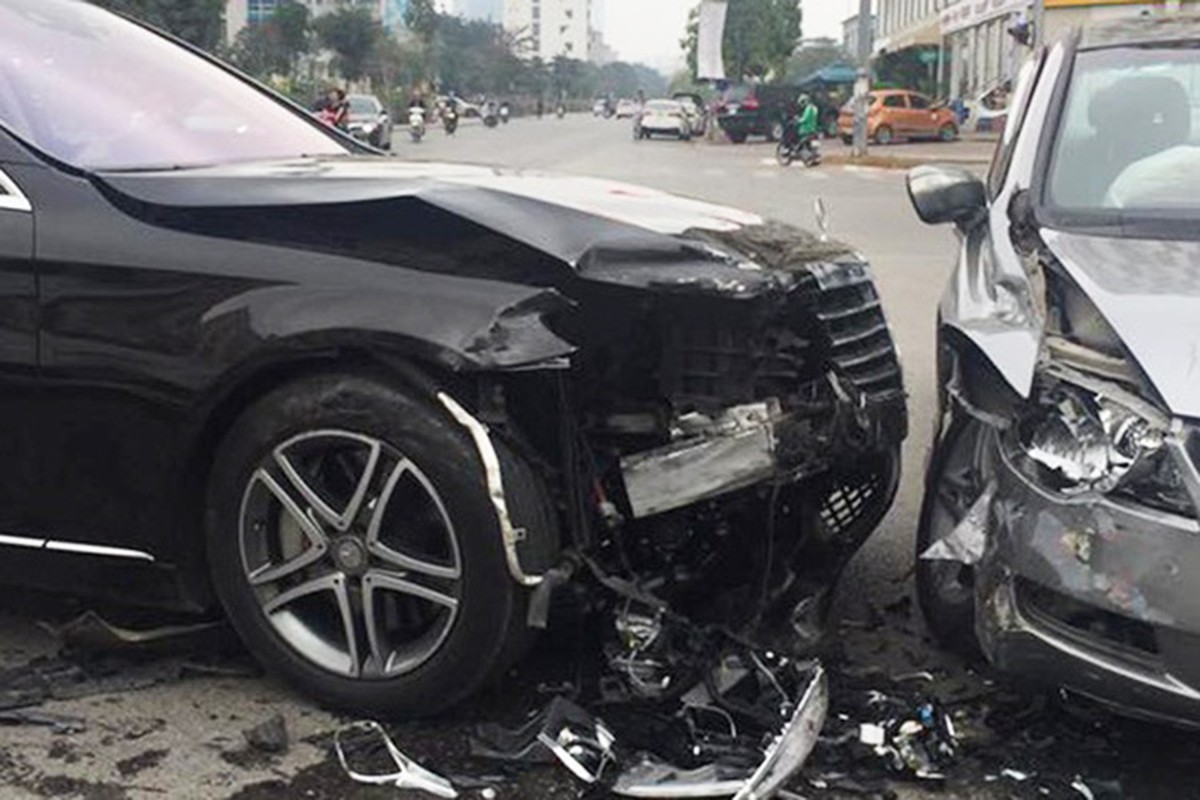 Mercedes S400 tien ty gay tai nan kinh hoang o Ha Noi-Hinh-5