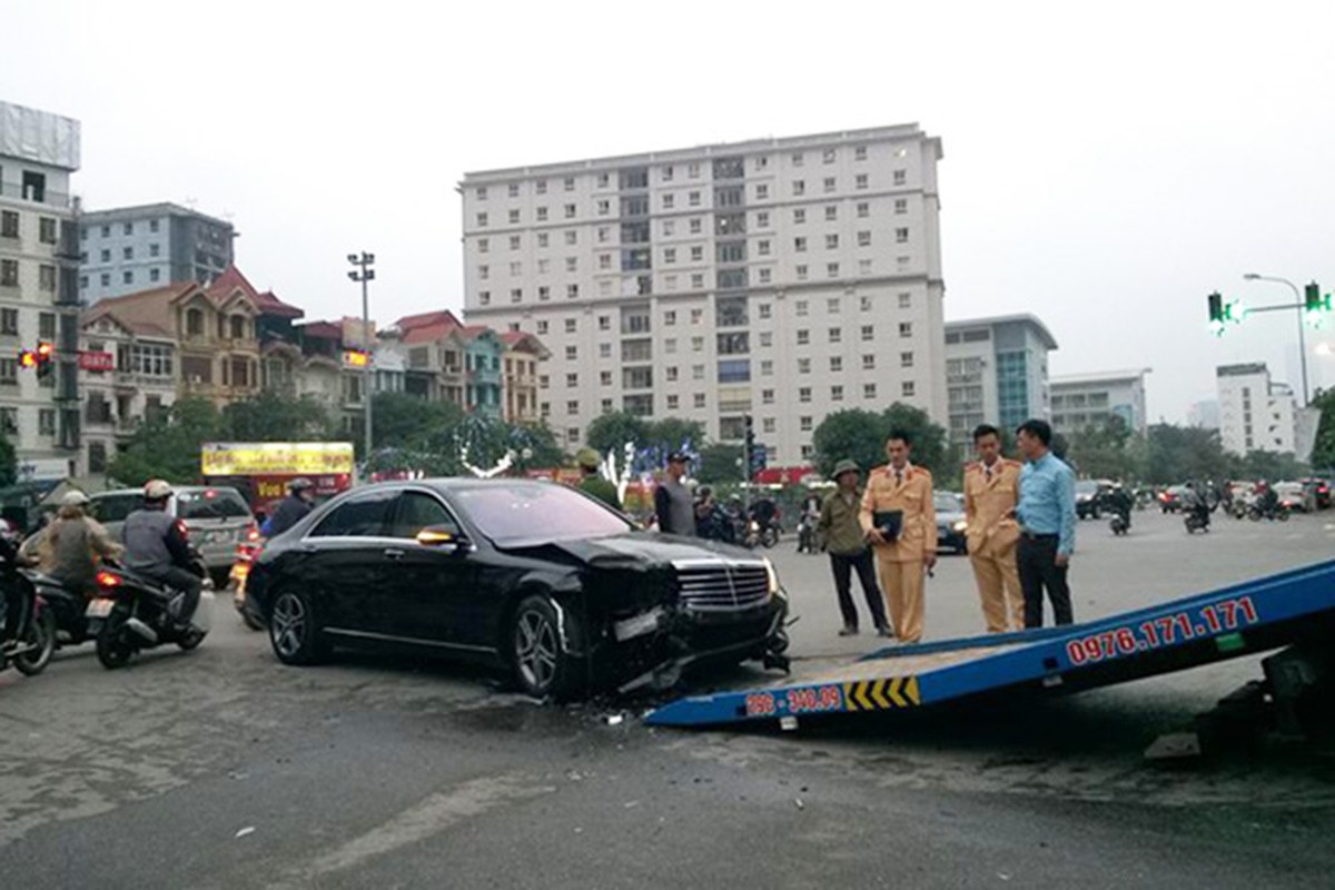 Mercedes S400 tien ty gay tai nan kinh hoang o Ha Noi-Hinh-7