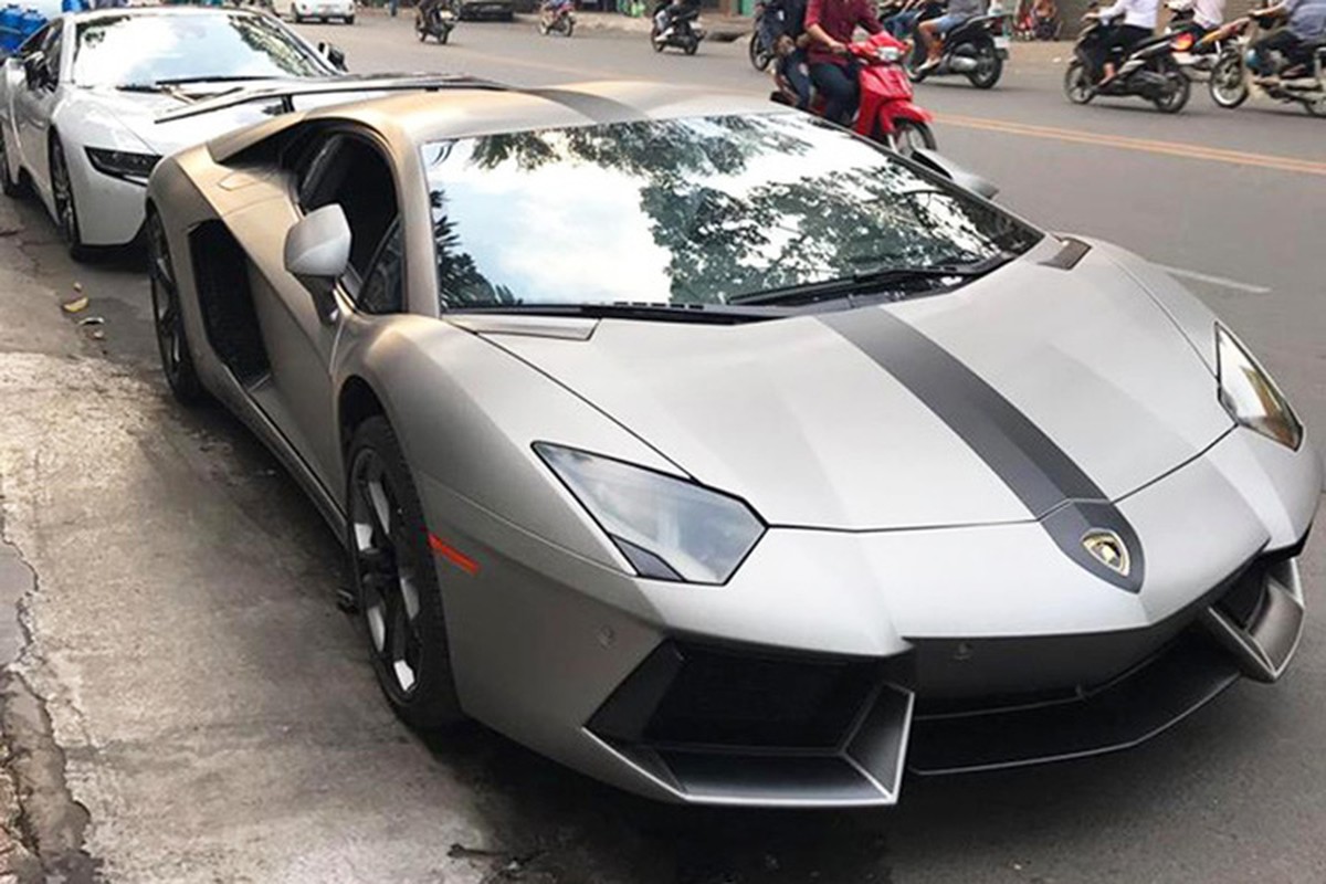 Dai gia Viet chi 300 trieu do sieu xe Lamborghini choi Tet