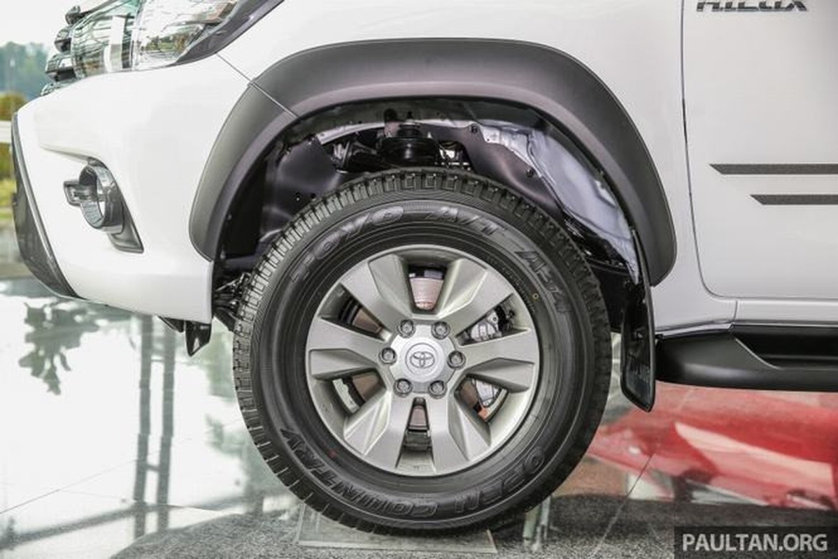 Toyota Hilux ban dac biet gia 644 trieu tai Malaysia-Hinh-4