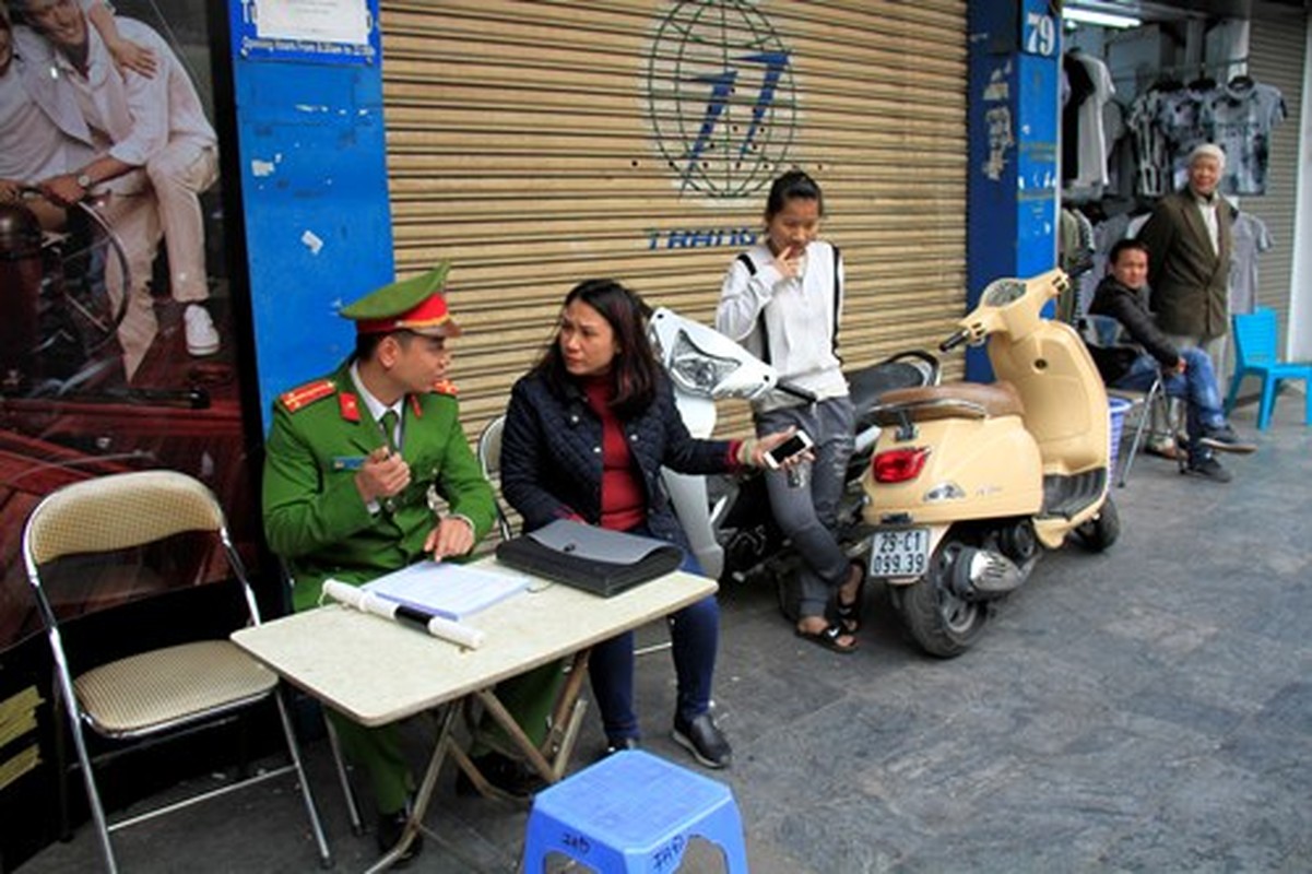 Muc kich cong an Ha Noi ra quan lay lai via he-Hinh-10