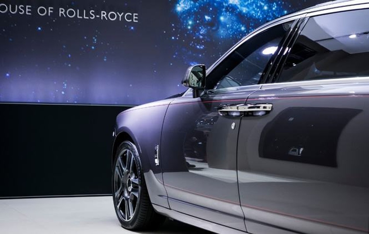 Rolls-Royce Ghost Elegance son kim cuong dau tien tren TG-Hinh-5