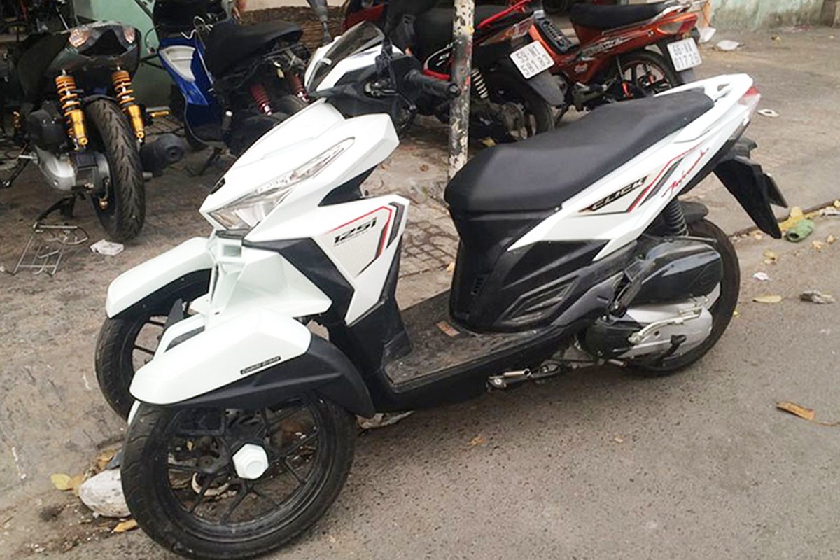 Honda Click do 3 banh nhu sieu moto tai Sai Gon