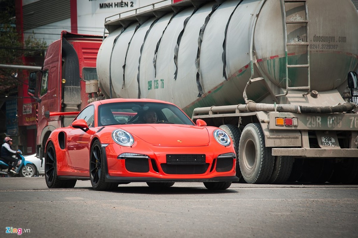 Sieu xe Porsche 911 GT3 RS doc nhat Viet Nam xuong pho-Hinh-2