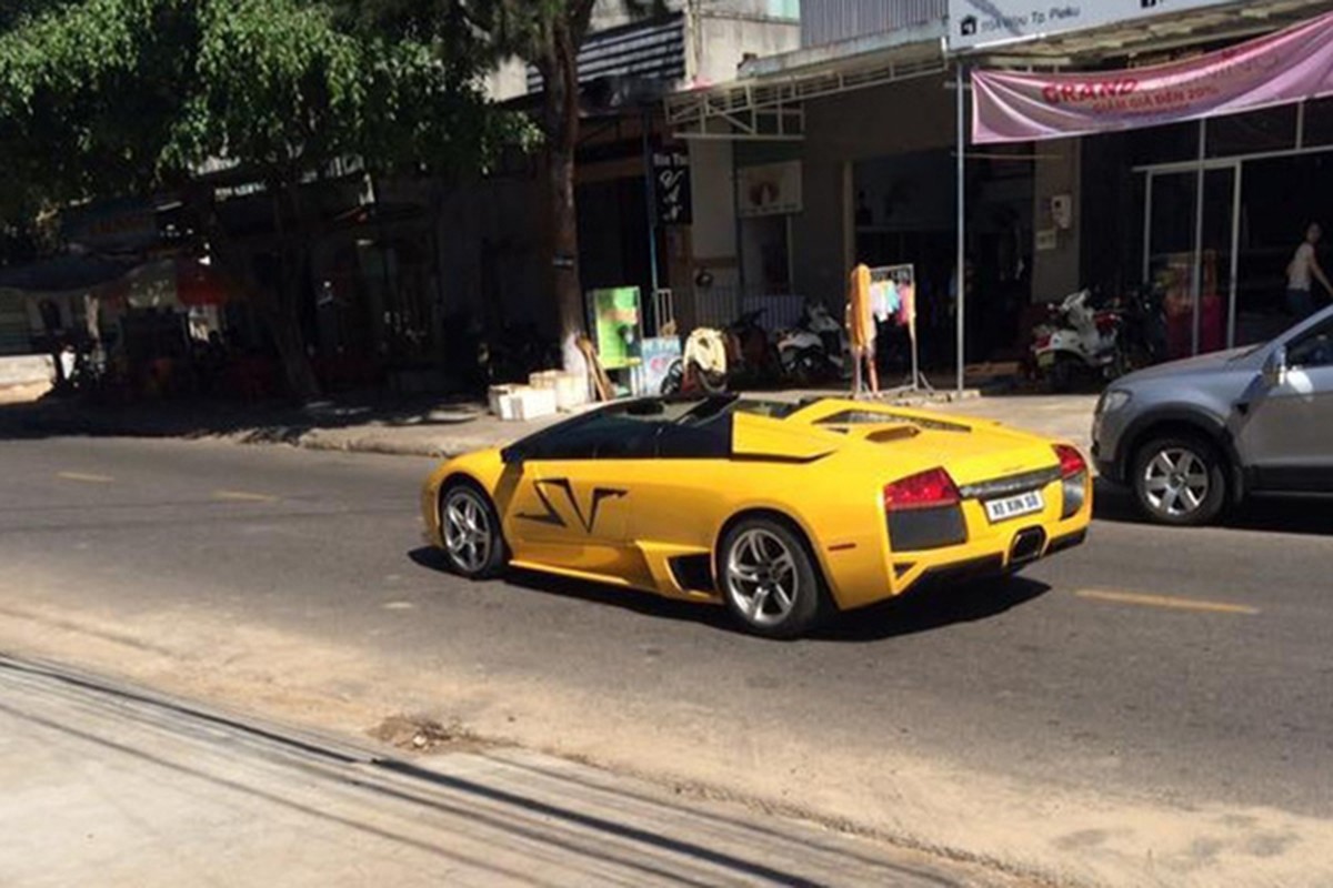 &quot;Sieu bo&quot; Lamborghini tien ty nhot kho tha rong tren pho nui