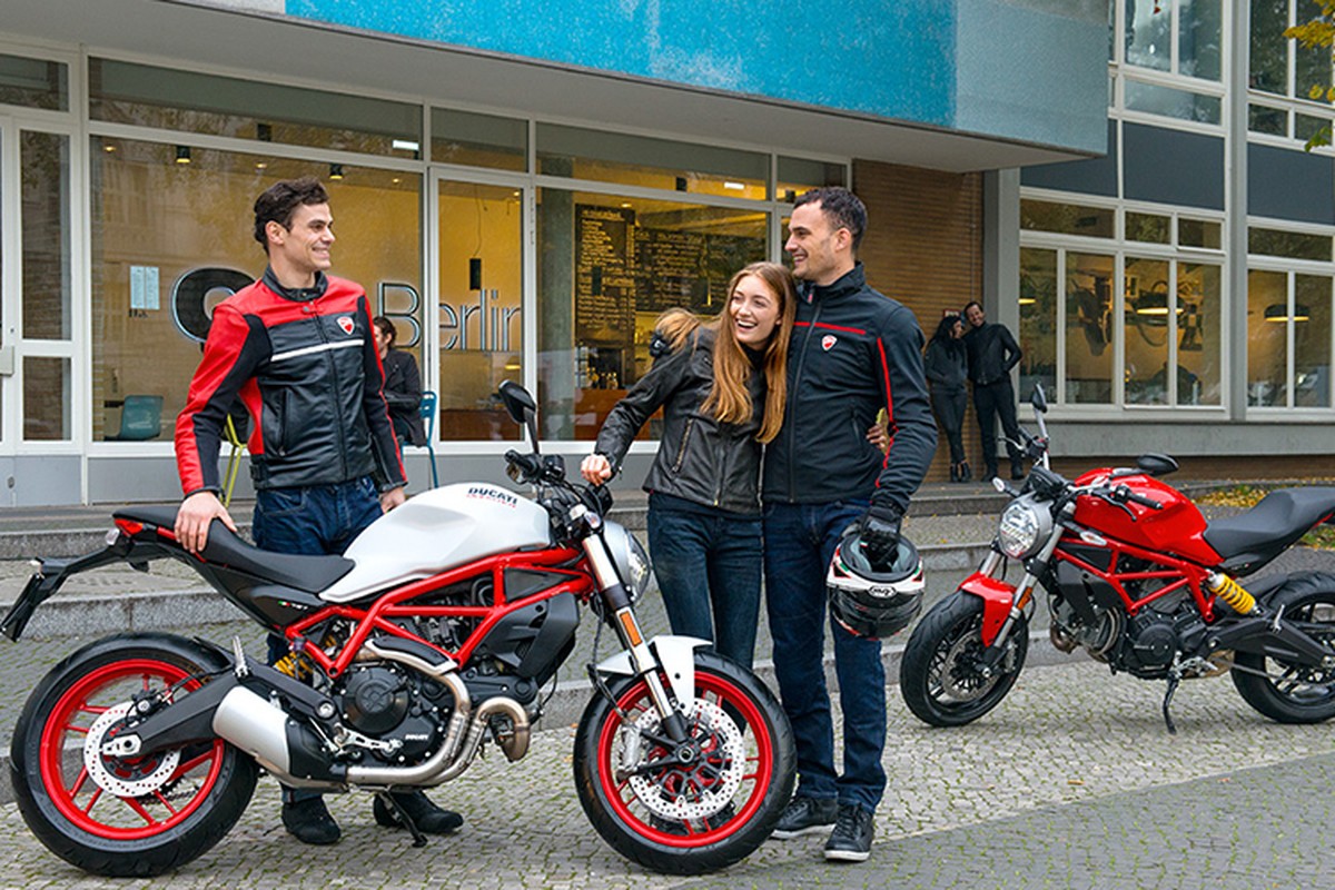 Ducati Monster 797 &quot;chot gia&quot; 300 trieu tai Viet Nam?