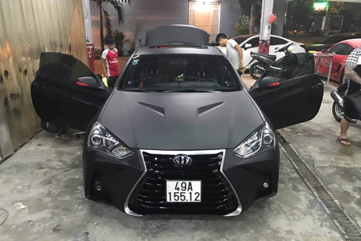 Tho Viet &quot;bien hinh&quot; Hyundai Genesis thanh xe sang Lexus