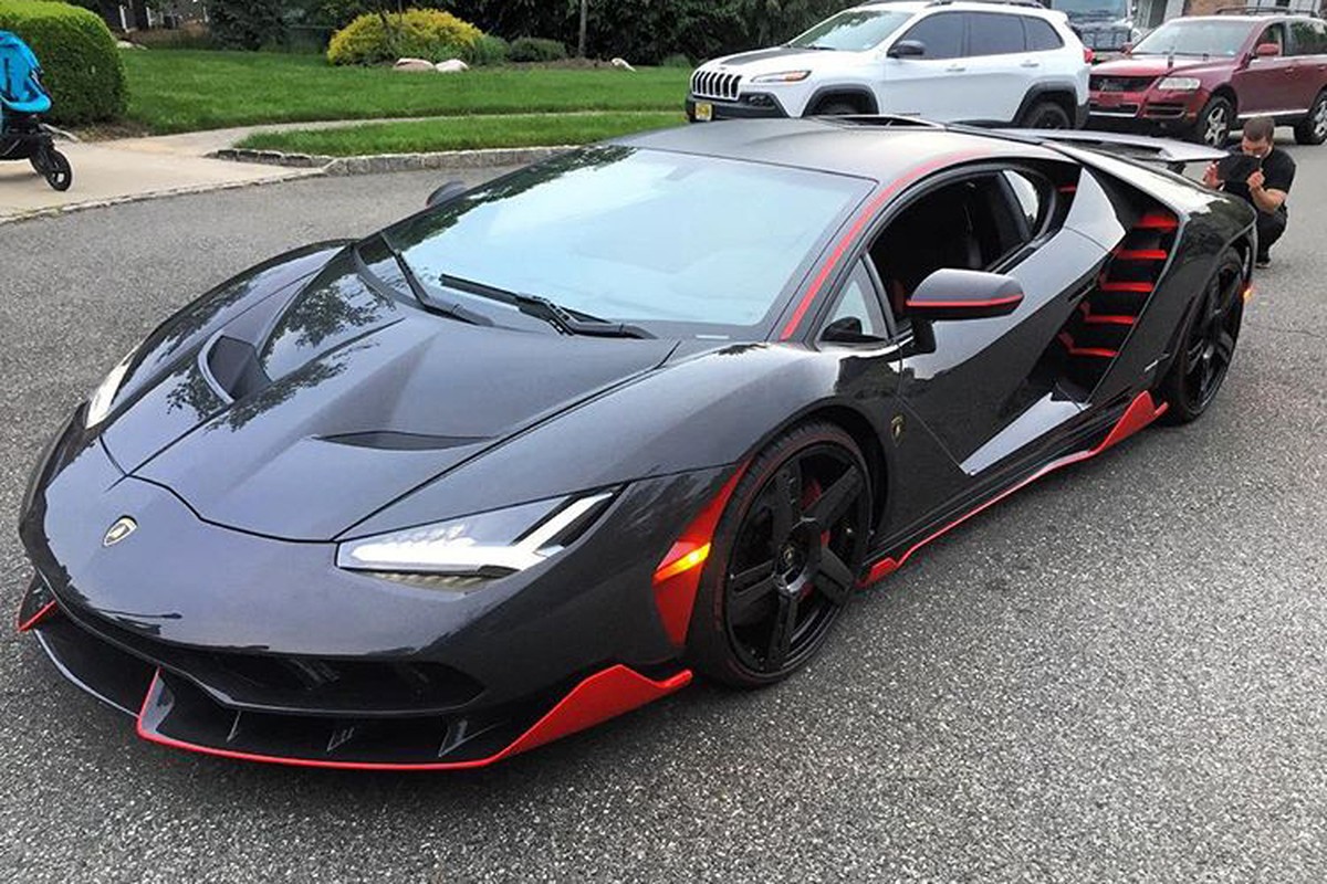 Lamborghini Centenario trieu do dau tien den Anh quoc